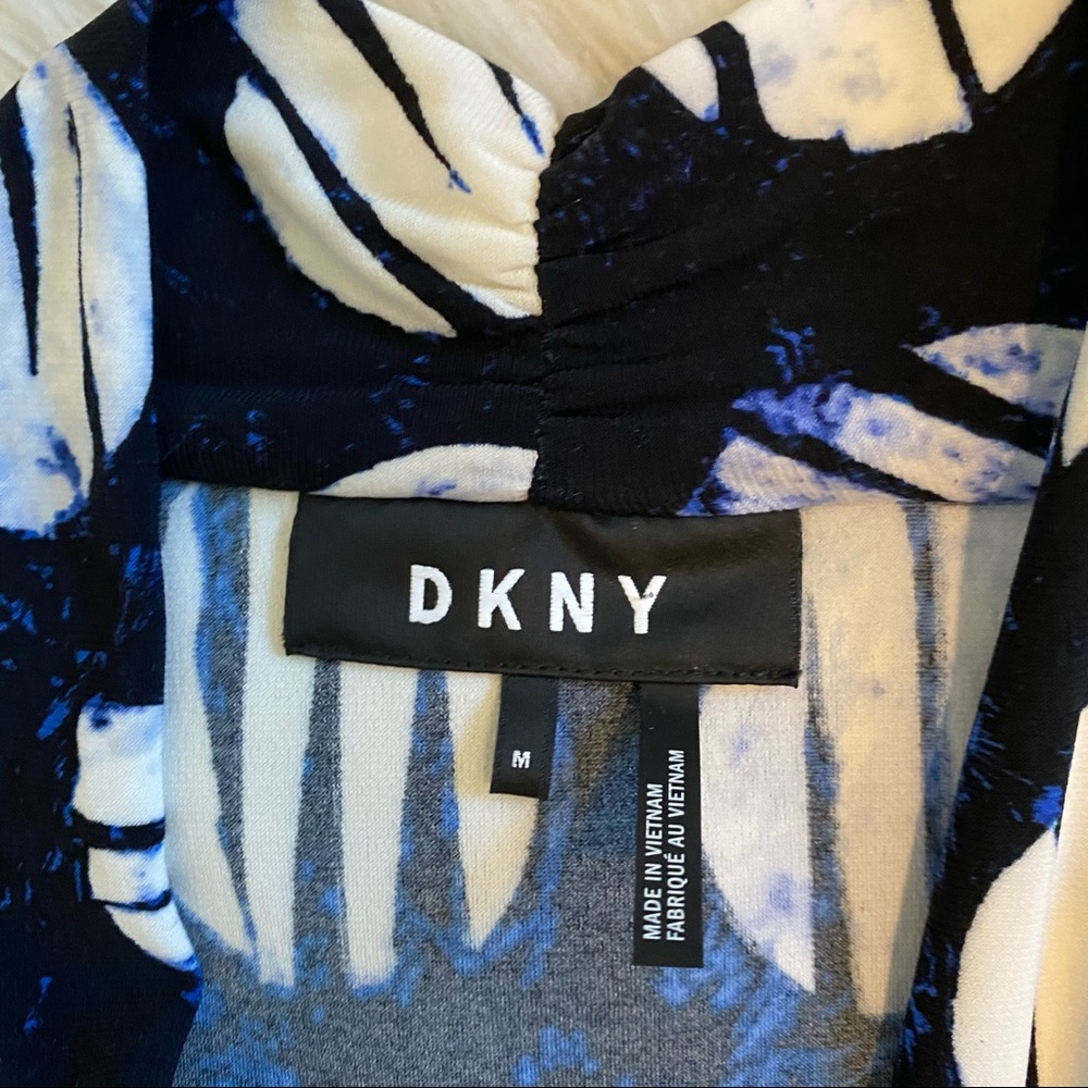 🌵 4/25 DKNY geometric polka dot v neck blouse - Picture 3 of 9